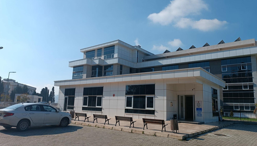 Evinin önünde uğradığı silahlı saldırıda öldü