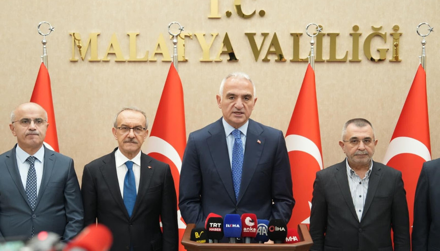 Gerçek 3 yıl sonra ortaya çıktı: Bakan Ersoy, Malatya’da depremde ölümden dönmüş Gerçek 3 yıl sonra ortaya çıktı: Bakan Ersoy, Malatya’da depremde ölümden dönmüş