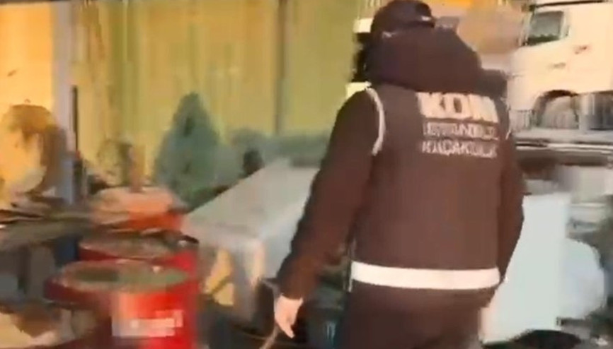 İstanbulda yapılan operasyonlarda 242 ton kaçak akaryakıt ele geçirildi