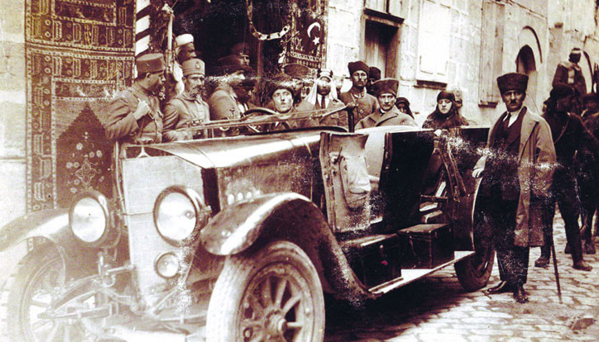 Atatürk fotoğrafları hikâyeleriyle buluştu