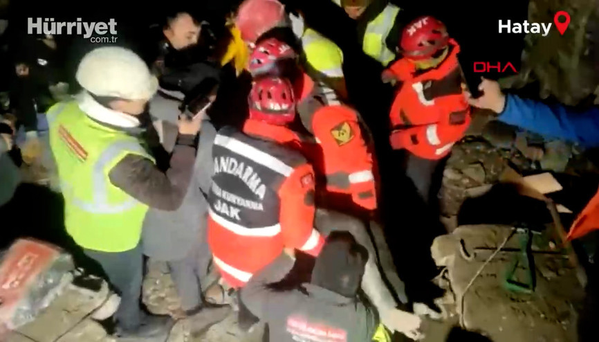 Enkazdan çıkan hayatlar: Hatayda unutulmayan kurtuluşlar