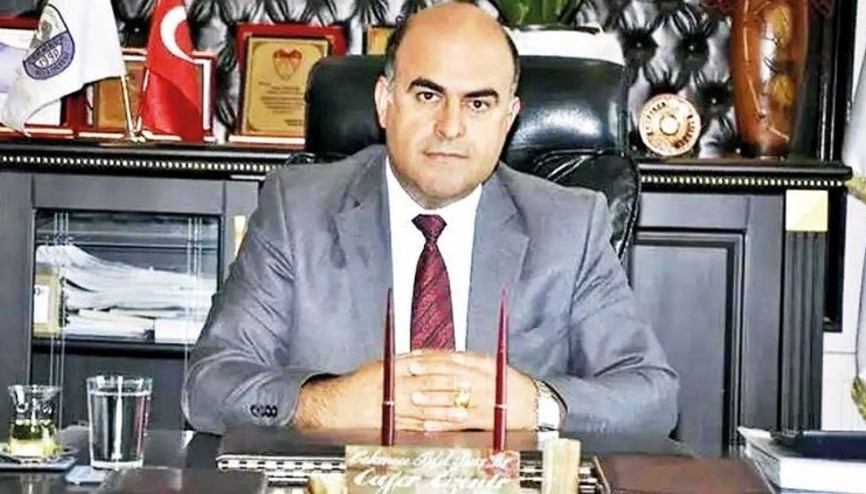 Eski Belediye başkanını oğlu baltayla öldürdü