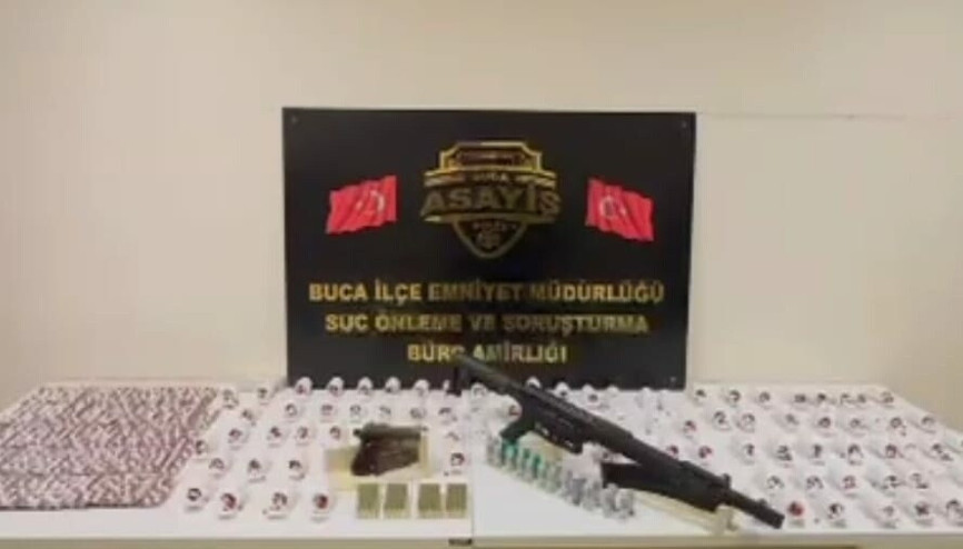İzmir’de 7 bin sentetik ecza ele geçirildi İzmir’de 7 bin sentetik ecza ele geçirildi