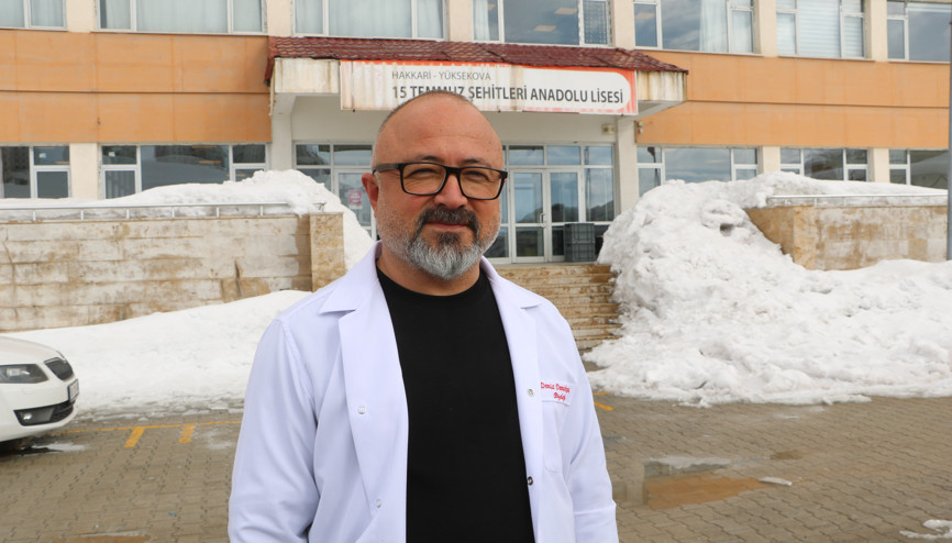 Deniz öğretmen, 26 yıl sonra ilk görev yeri Yüksekova’ya geri döndü
