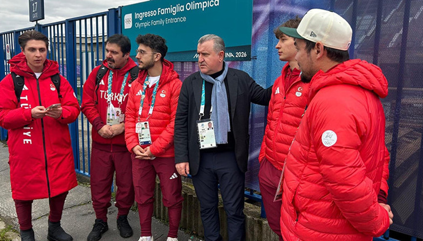 Bakan Bak İtalya’da milli sporcuları ziyaret etti Bakan Bak İtalya’da milli sporcuları ziyaret etti