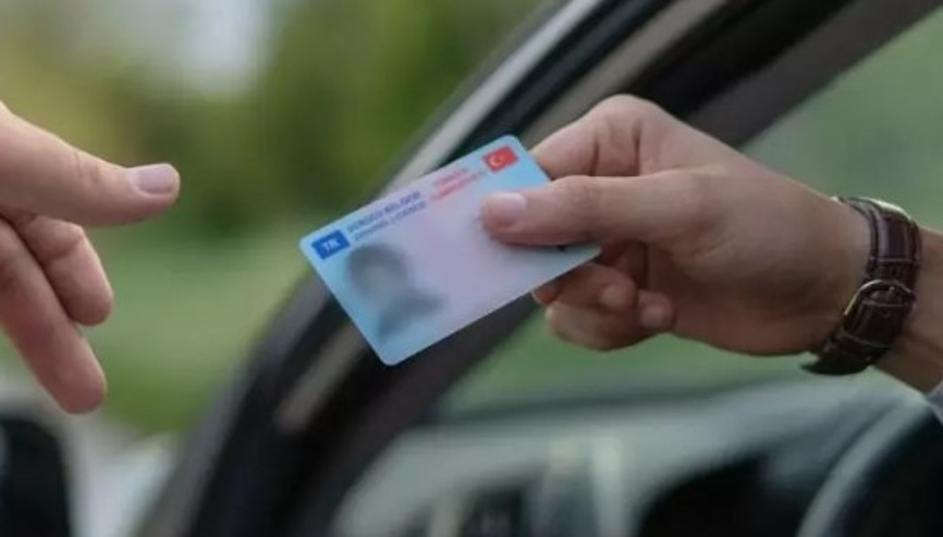 EHLİYET SINAV PUANI 2026 SON GELİŞMELER: Ehliyet sınav puanı düştü mü, değişti mi Resmi Gazete detayı