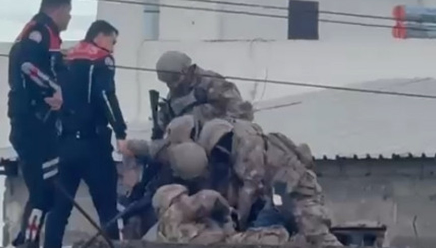 Adanada hareketli dakikalar... Özel Harekat timleri operasyon düzenledi