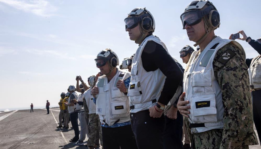 Witkoff’tan Umman Denizi’ndeki ABD uçak gemisine ziyaret Witkoff’tan Umman Denizi’ndeki ABD uçak gemisine ziyaret