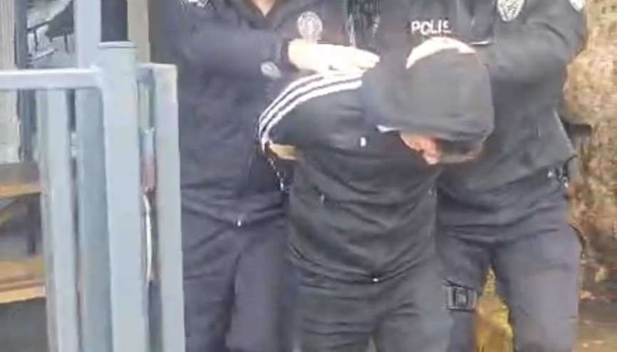 Sarıyer’de hakkında 26 yıl kesinleşmiş hapis cezası bulunan firari yakalandı Sarıyer’de hakkında 26 yıl kesinleşmiş hapis cezası bulunan firari yakalandı
