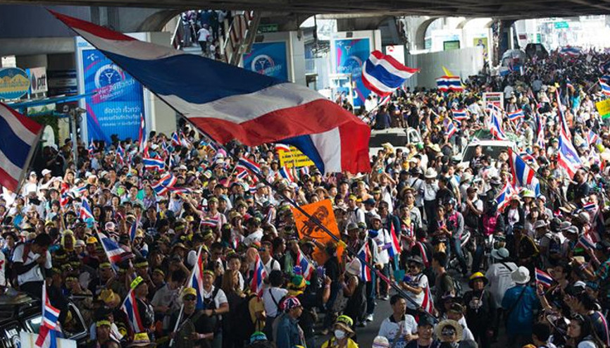 Taylandda çifte seçim günü