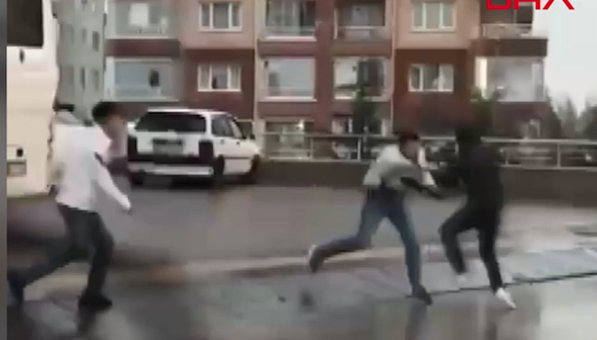 Ankarada pompalı tüfekli dehşet: Husumetli grupların kavgası kamerada