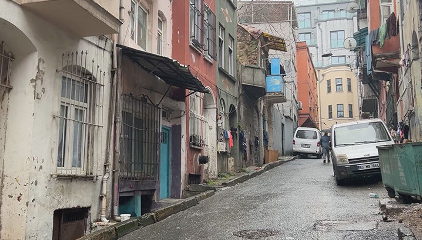 Beyoğlunda korkunç olay: 6 aylık bebeğin ölümünün ardından anne ve bakıcı tutuklandı Beyoğlunda korkunç olay: 6 aylık bebeğin ölümünün ardından anne ve bakıcı tutuklandı