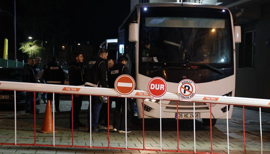 İzmirin Buca Belediyesine operasyon: 26 şüpheli adliyede İzmirin Buca Belediyesine operasyon: 26 şüpheli adliyede