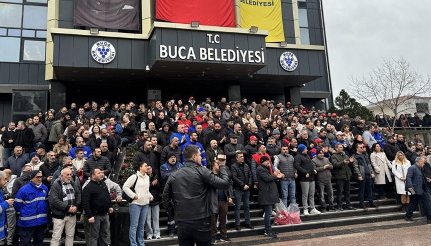 İzmirde alacakları ödenmeyen Buca Belediyesi işçileri iş bırakma eylemi başlattı