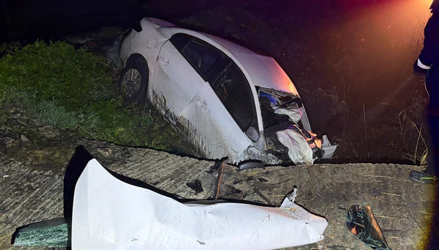 Edirnede otomobil, şarampole devrildi: 2 ölü