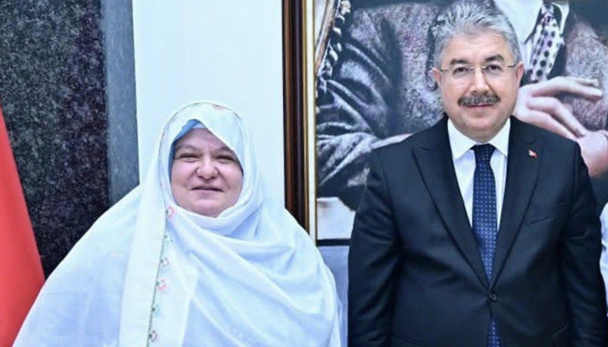 Belediye başkanını kıyafeti üzerinden hedef almıştı: İYİ Partiden ihraç edildi