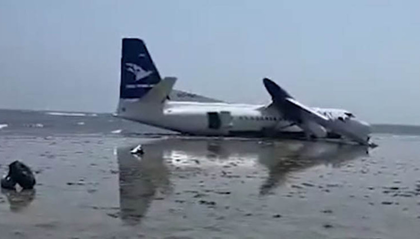 Somaliden kalkan 50 mürettebatlı uçak Hint Okyanusu’na indi