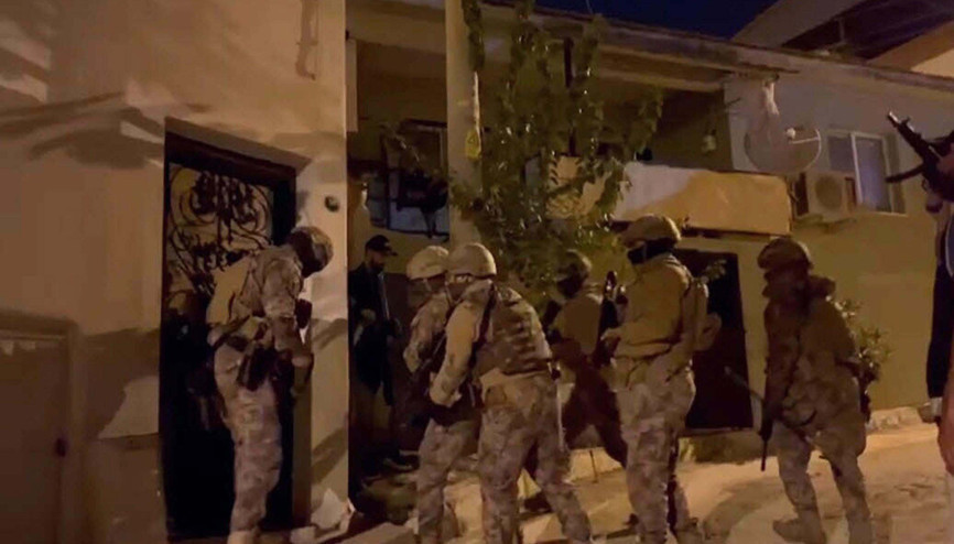 İzmirde FETÖ operasyonu: 12 gözaltı