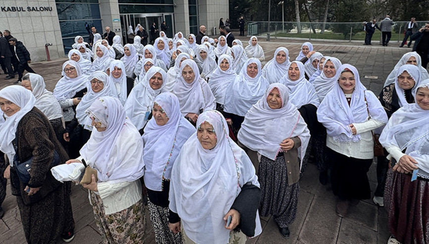 Zeynep Güneş’e destek... 100 beyaz tülbentli grup toplantısında