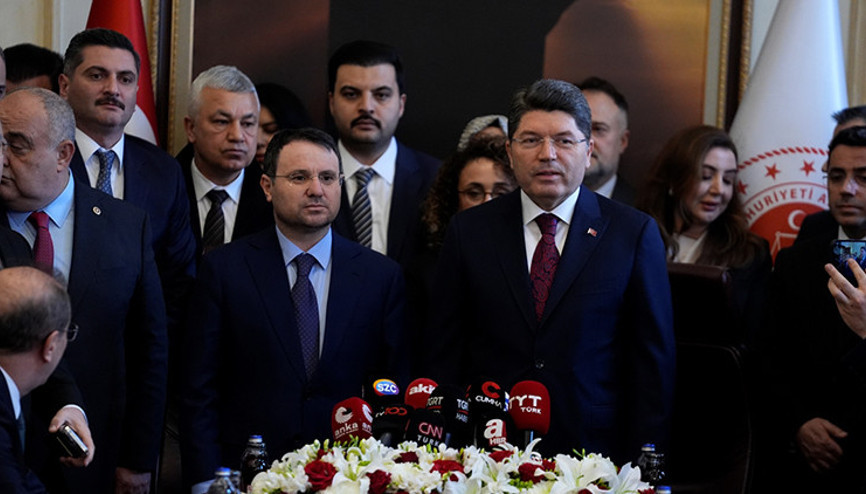Adalet Bakanlığında devir teslim töreni: Bakan Gürlek görevi teslim aldı