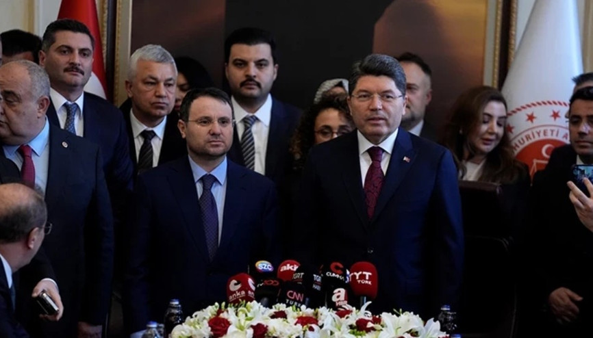 Adalet Bakanlığında devir teslim töreni: Bakan Gürlek görevi teslim aldı