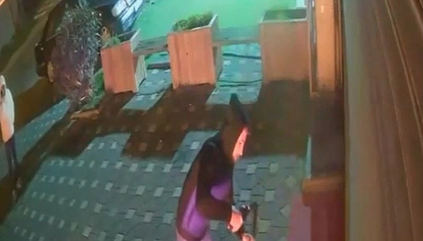 İstanbul- Büyükçekmecede iş yerini molotofla yakmaya çalışan 3 şüpheli tutuklandı