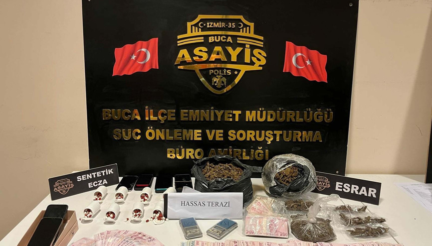 İzmirde uyuşturucu operasyonu: 8 gözaltı İzmirde uyuşturucu operasyonu: 8 gözaltı