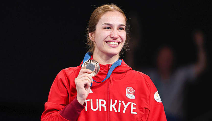 Buse Tosun Çavuşoğlu: Kadın güreşi olimpiyatlarda tarih yazabilir Buse Tosun Çavuşoğlu: Kadın güreşi olimpiyatlarda tarih yazabilir
