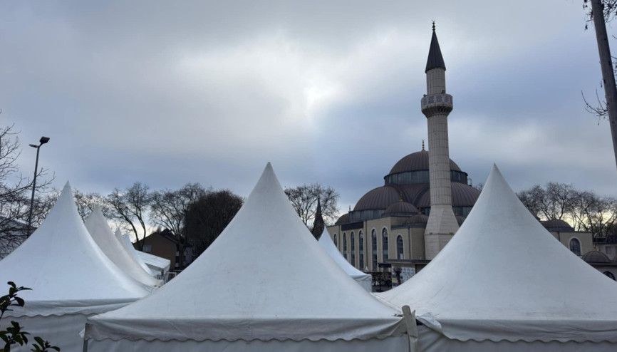 Duisburg Merkez Cami 11 ayın sultanı için hazırlandı