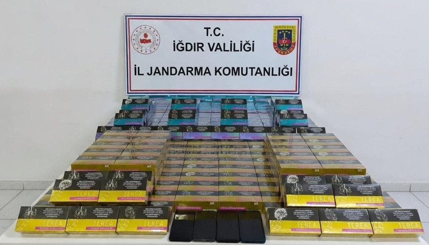 Piyasa değeri 4 milyon lira olan 3 bin elektronik sigara ve kaçak telefon ele geçirildi
