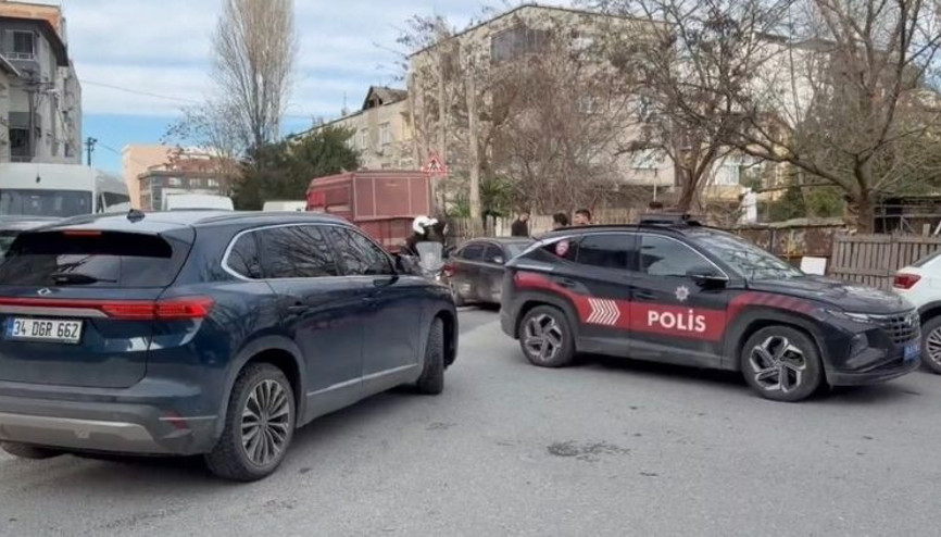 İstanbul’da devriye atan polislere saldırı: 4ü polis 6 yaralı İstanbul’da devriye atan polislere saldırı: 4ü polis 6 yaralı
