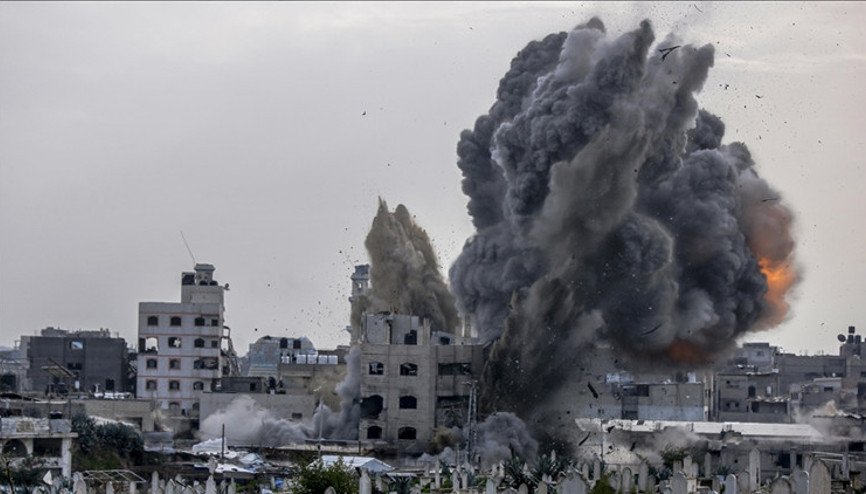 Gazzede 10 kişi İsrail saldırılarında öldürüldü