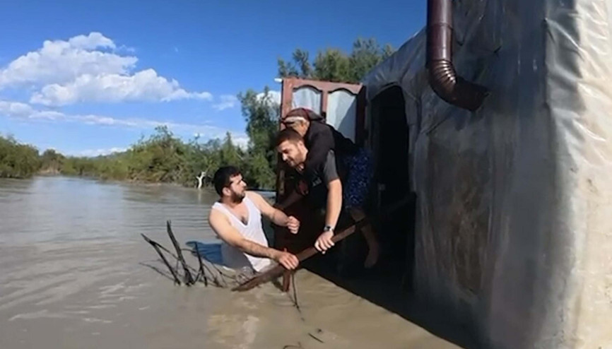 Muğlada su basan barakada mahsur kalan 90 yaşındaki kadını AFAD kurtardı