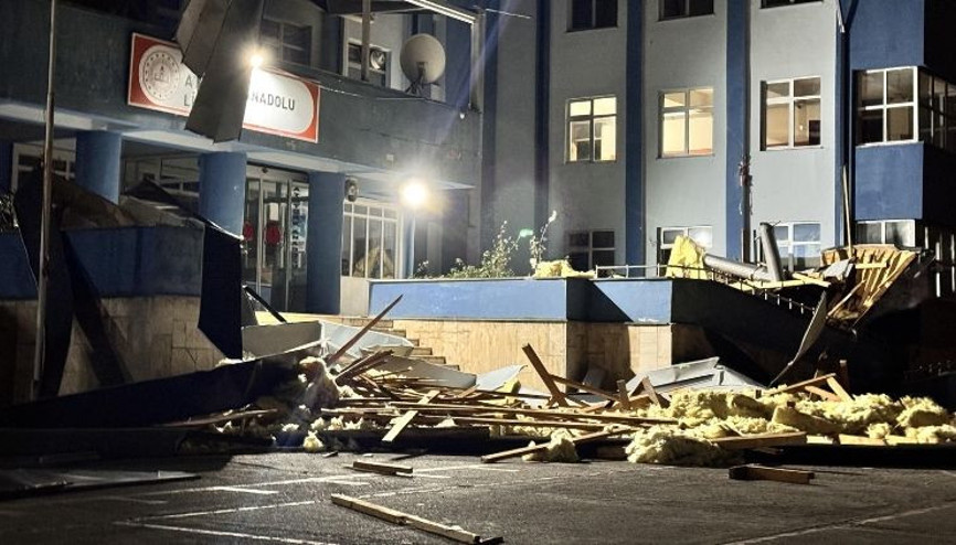 Düzcede çatısı uçan lisede eğitime yarın ara verildi