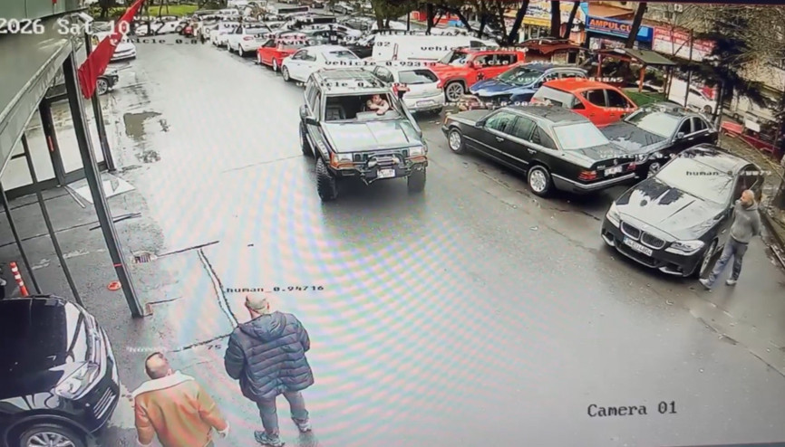 İstanbul - Maslak’ta eski ortağının iş yerini silahla bastı; tehdit edip soyundu