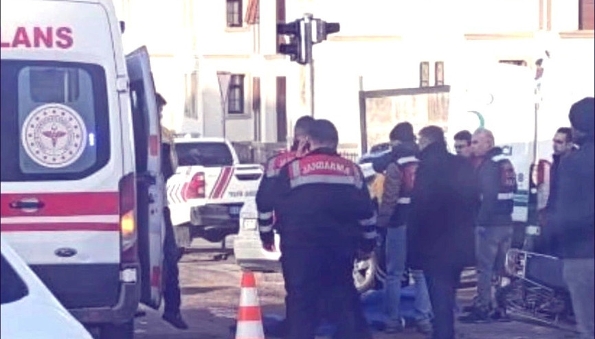 Otomobilin çarptığı motosiklet sürücüsü öldü Otomobilin çarptığı motosiklet sürücüsü öldü