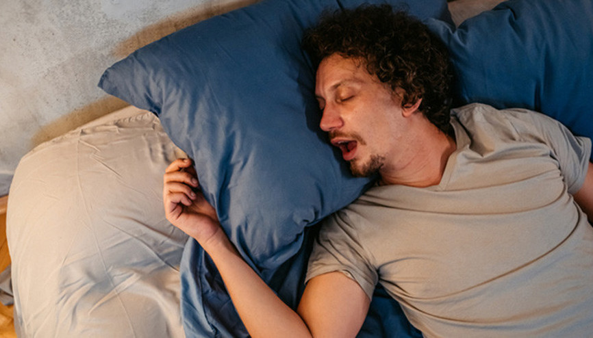 Ses açıkken uyuyanlar dikkat: Pembe gürültü uykuyu bozuyor