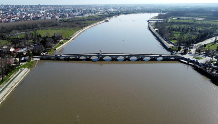 Edirne’de Meriç Nehri’nde debi arttı, ‘sarı alarm’ verildi Edirne’de Meriç Nehri’nde debi arttı, ‘sarı alarm’ verildi