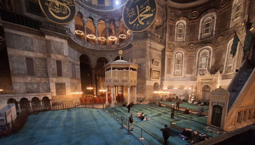 Ayasofya-i Kebir Camii Ramazan’da ibadete hazır