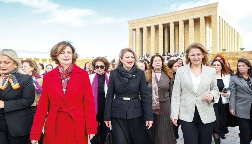 CHP’li kadınlar Anıtkabir’de