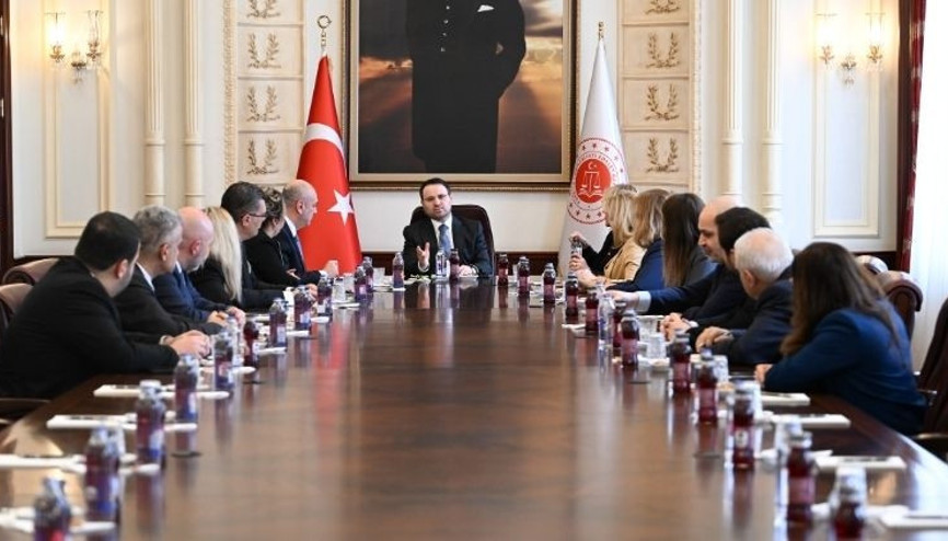 Bakan Gürlek: Barolarımızla düzenli istişare mekanizmaları kuracağız