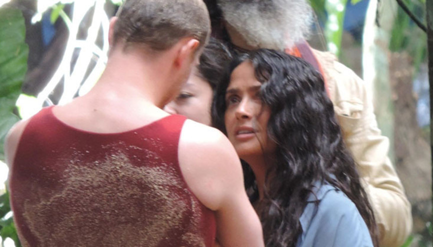 Kendisinin milyonları, kocasının milyarları var: Bu yaşında hala tozun toprağın içinde çalışıyor