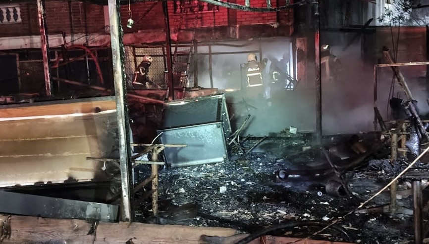 Bartında tatil beldesinde restoranda yangın