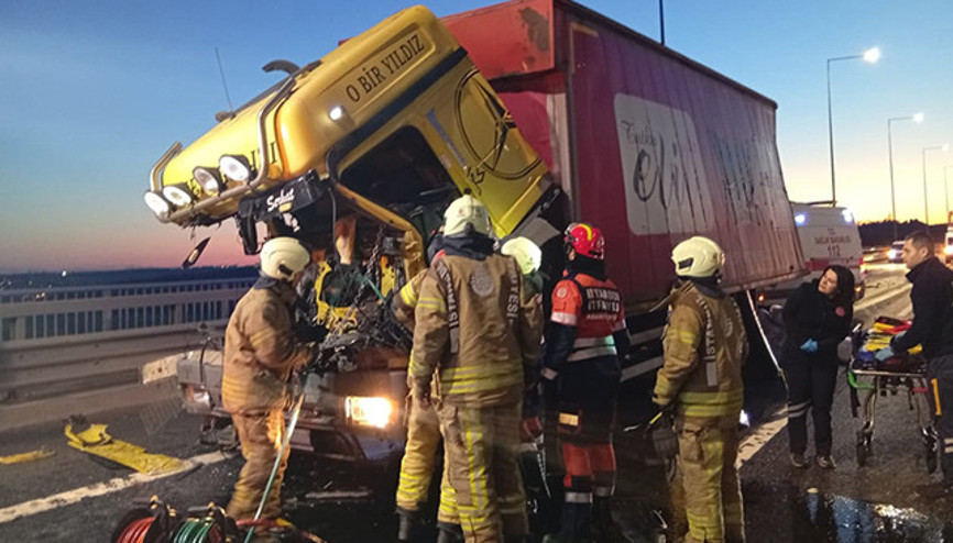 Kuzey Marmara Otoyolunda kamyon TIRa çarptı