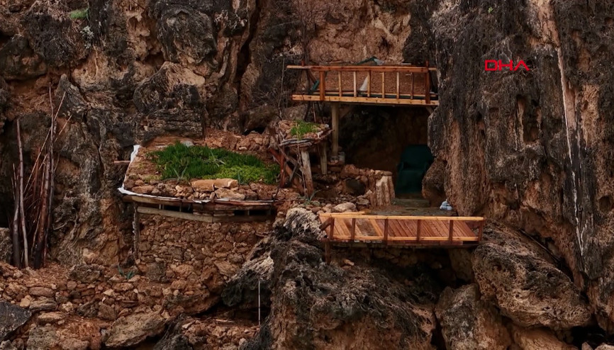 Falezlerdeki kaçak baraka ve asansörü mühürlendi