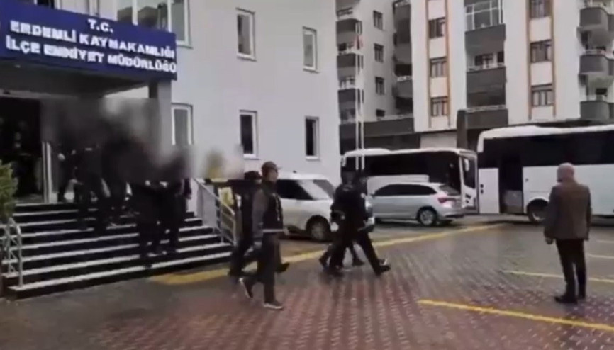 Mersin’de fuhuş operasyonu: 13 tutuklama