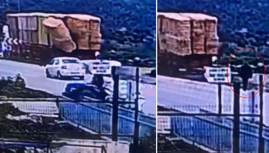 İzmirde feci ölüm TIRdan düşen saman balyalarının altında kaldı