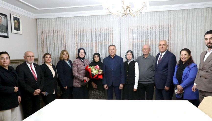 Şehit ailesinin iftar sofrasına konuk oldu Şehit ailesinin iftar sofrasına konuk oldu