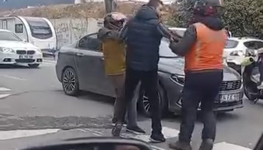 İstanbul- Ümraniyede yol verme kavgasında silah çekti