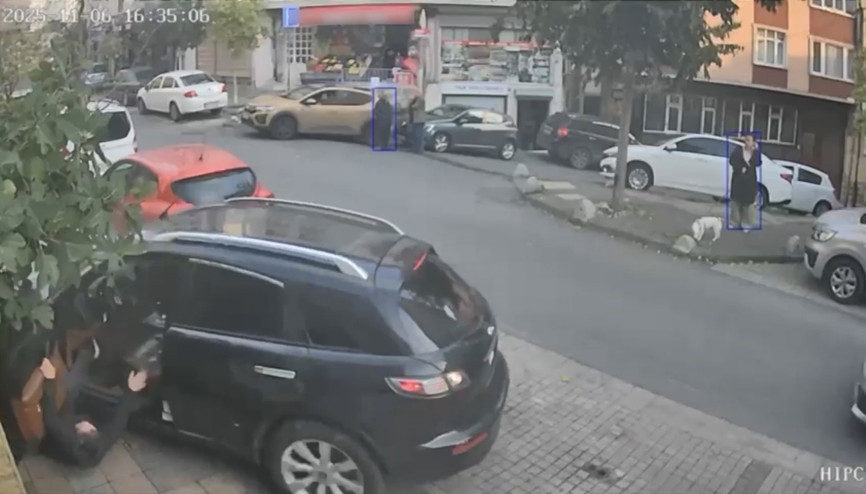 İstanbul - Kağıthane’de düştüğü araç üzerinden geçip duvara sıkıştırdı: Sinema gibi
